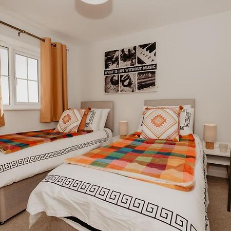 Coyle House, 3 Bed,Corby, Super Kings Or Twins, Driveway, Free Wi-Fi, Corporates Welcome Eksteriør bilde