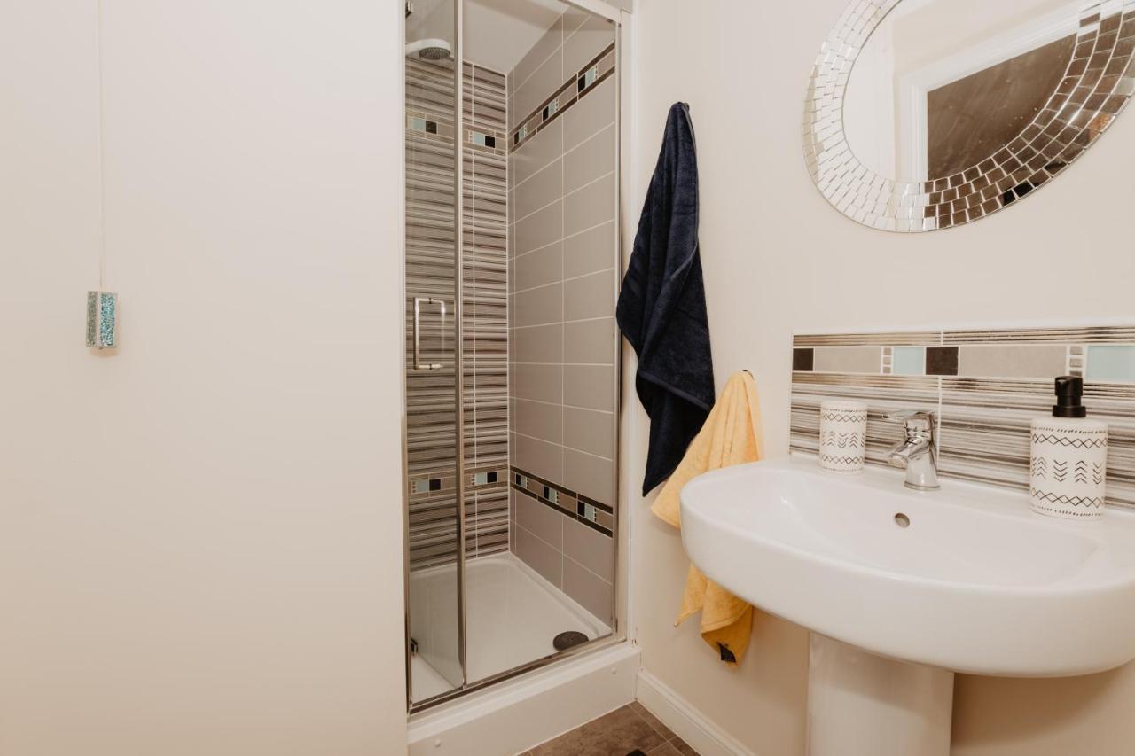 Coyle House, 3 Bed,Corby, Super Kings Or Twins, Driveway, Free Wi-Fi, Corporates Welcome Eksteriør bilde
