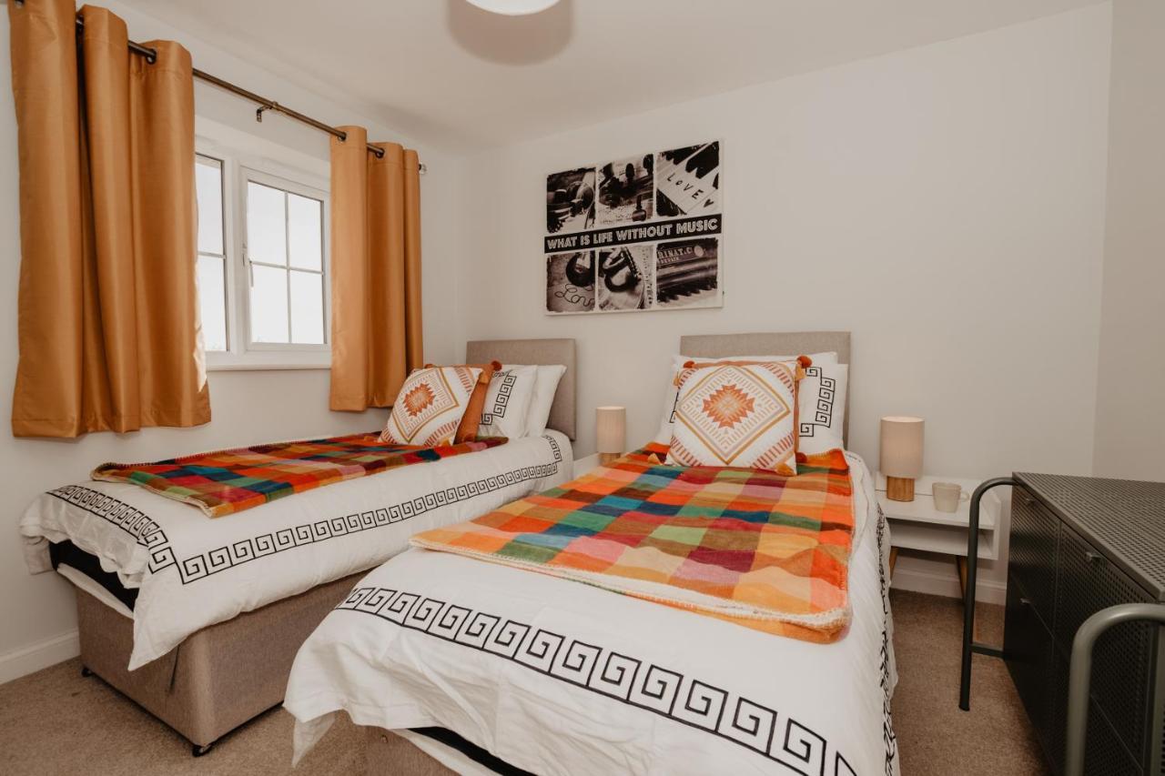 Coyle House, 3 Bed,Corby, Super Kings Or Twins, Driveway, Free Wi-Fi, Corporates Welcome Eksteriør bilde