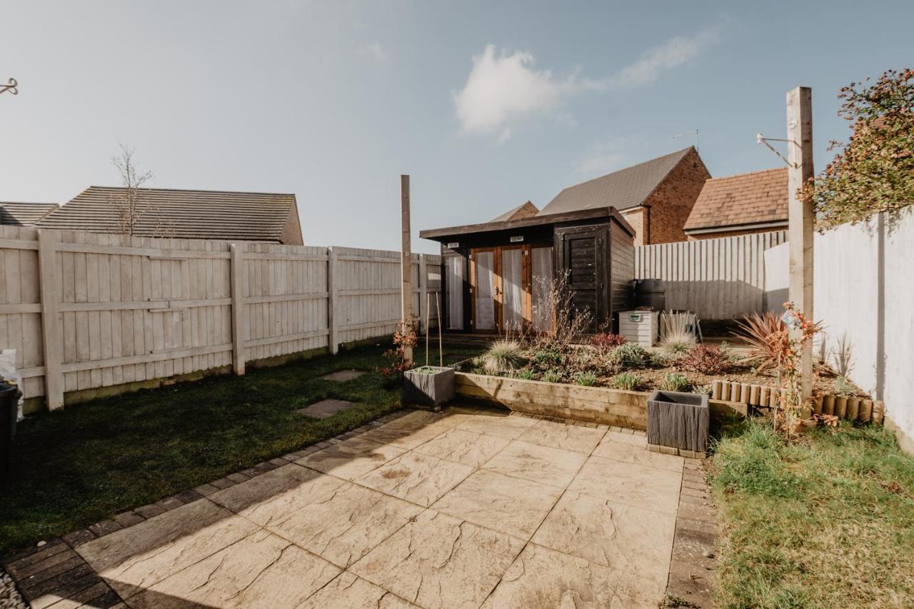 Coyle House, 3 Bed,Corby, Super Kings Or Twins, Driveway, Free Wi-Fi, Corporates Welcome Eksteriør bilde