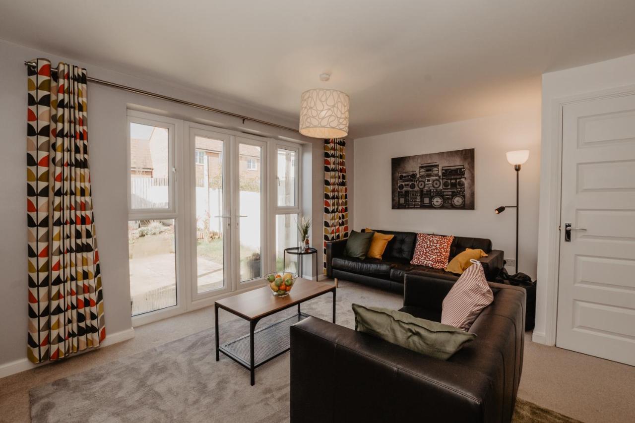 Coyle House, 3 Bed,Corby, Super Kings Or Twins, Driveway, Free Wi-Fi, Corporates Welcome Eksteriør bilde